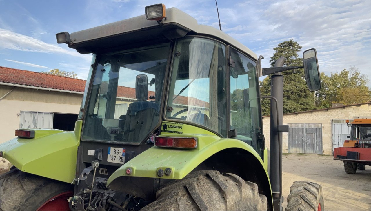 Traktor des Typs CLAAS ARES 616 RC, Gebrauchtmaschine in MORLHON LE HAUT (Bild 4)
