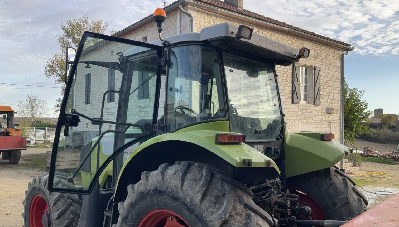 Traktor des Typs CLAAS ARES 616 RC, Gebrauchtmaschine in MORLHON LE HAUT (Bild 3)