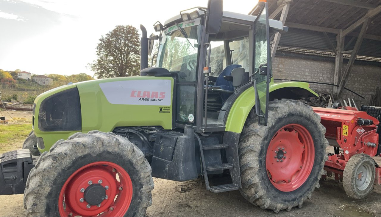 Traktor des Typs CLAAS ARES 616 RC, Gebrauchtmaschine in MORLHON LE HAUT (Bild 1)