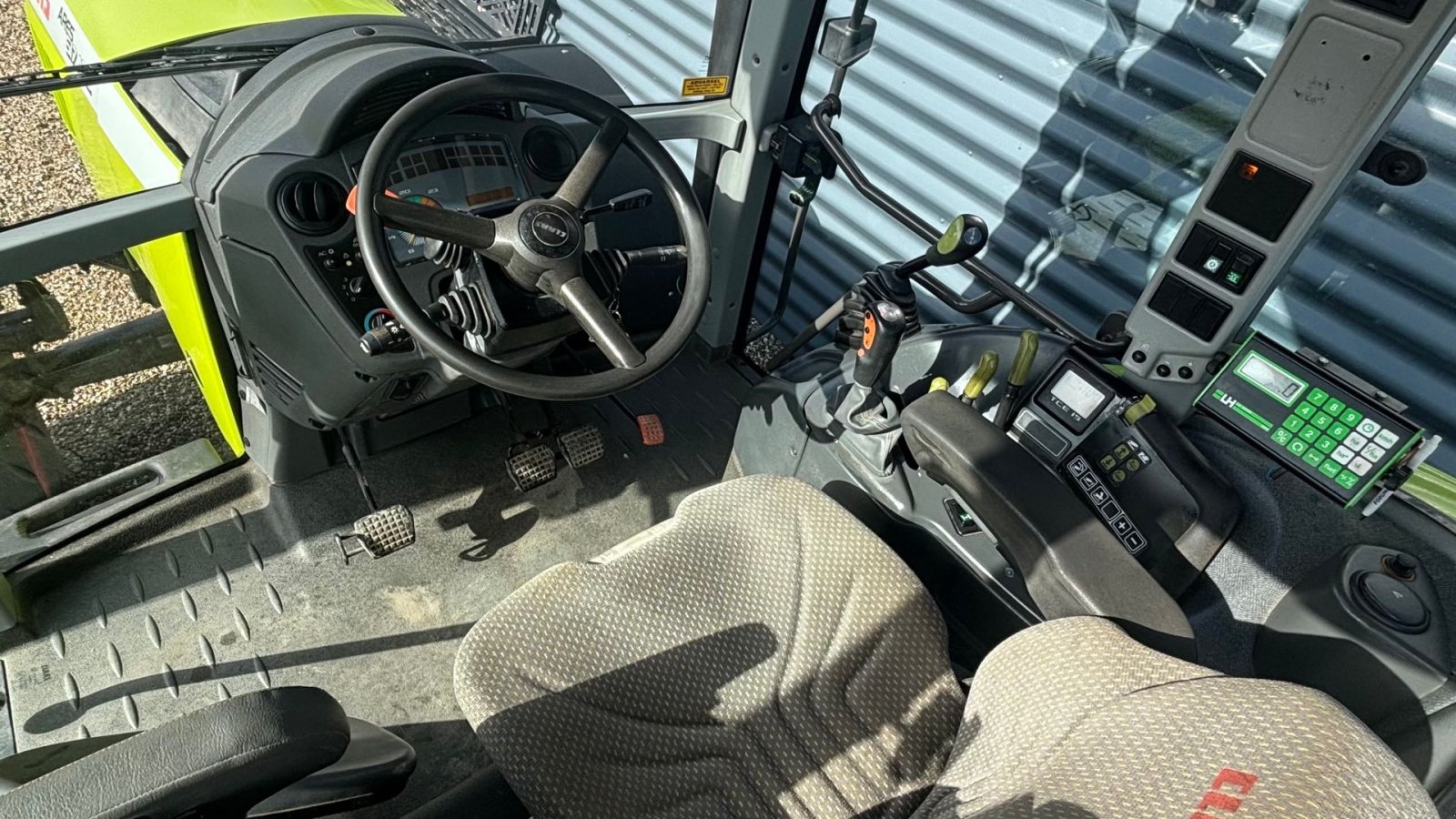 Traktor типа CLAAS Ares 617 ATZ, Gebrauchtmaschine в Nykøbing Mors (Фотография 6)