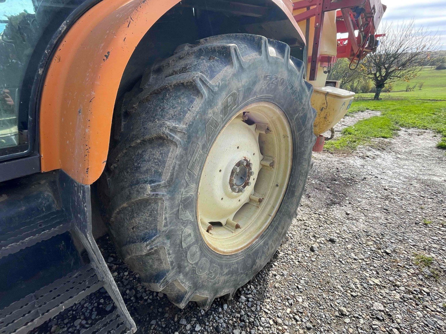 Traktor типа CLAAS ARES 630 RZ, Gebrauchtmaschine в ORLEIX (Фотография 8)