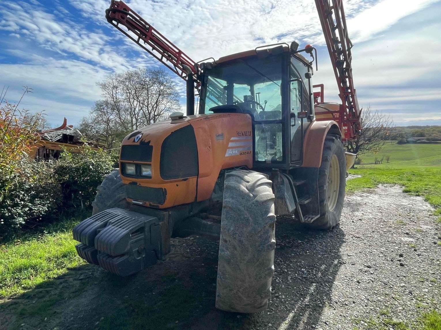 Traktor typu CLAAS ARES 630 RZ, Gebrauchtmaschine v ORLEIX (Obrázek 1)