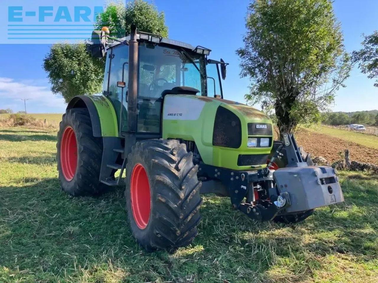 Traktor от тип CLAAS ares 656 rz, Gebrauchtmaschine в SAINTE-GENEVIÈVE-SUR-ARGENCE (Снимка 1)