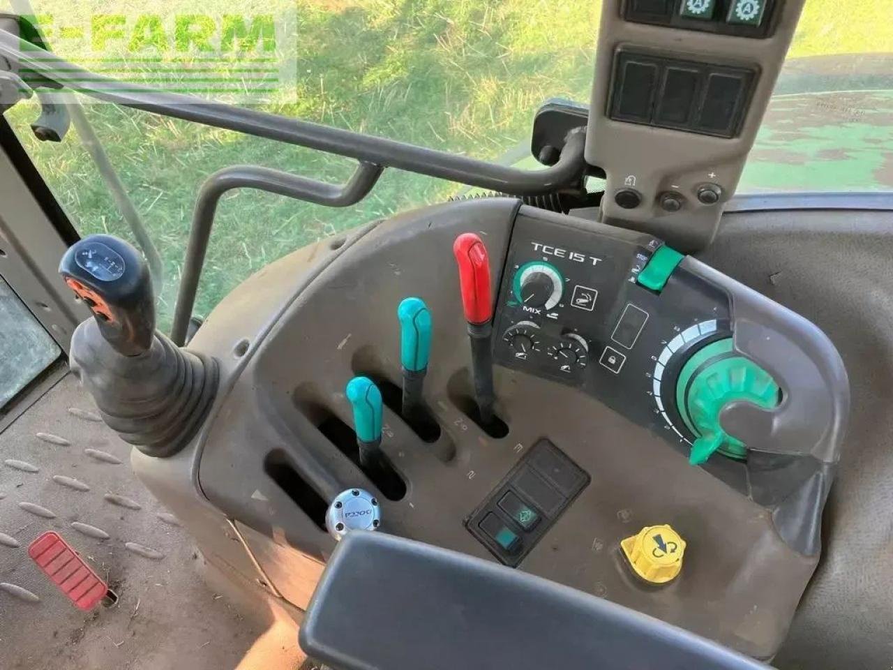 Traktor от тип CLAAS ares 656 rz, Gebrauchtmaschine в SAINTE-GENEVIÈVE-SUR-ARGENCE (Снимка 5)