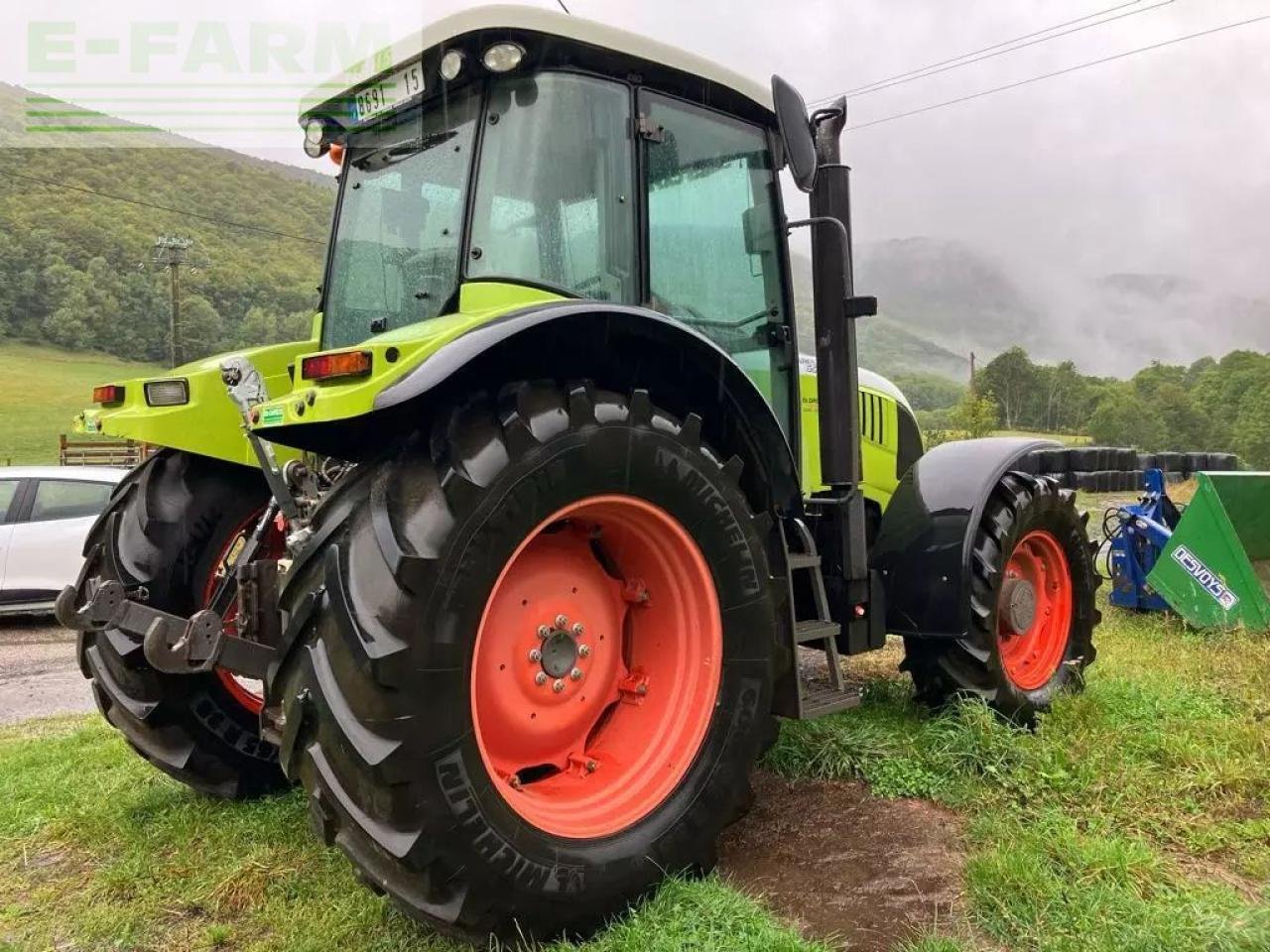 Traktor от тип CLAAS ares 657 atz, Gebrauchtmaschine в SAINTE-GENEVIÈVE-SUR-ARGENCE (Снимка 4)
