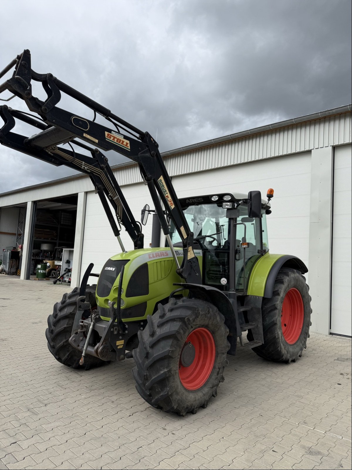 Traktor des Typs CLAAS Ares 657 ATZ, Gebrauchtmaschine in Elmenhorst-Lanken (Bild 2)