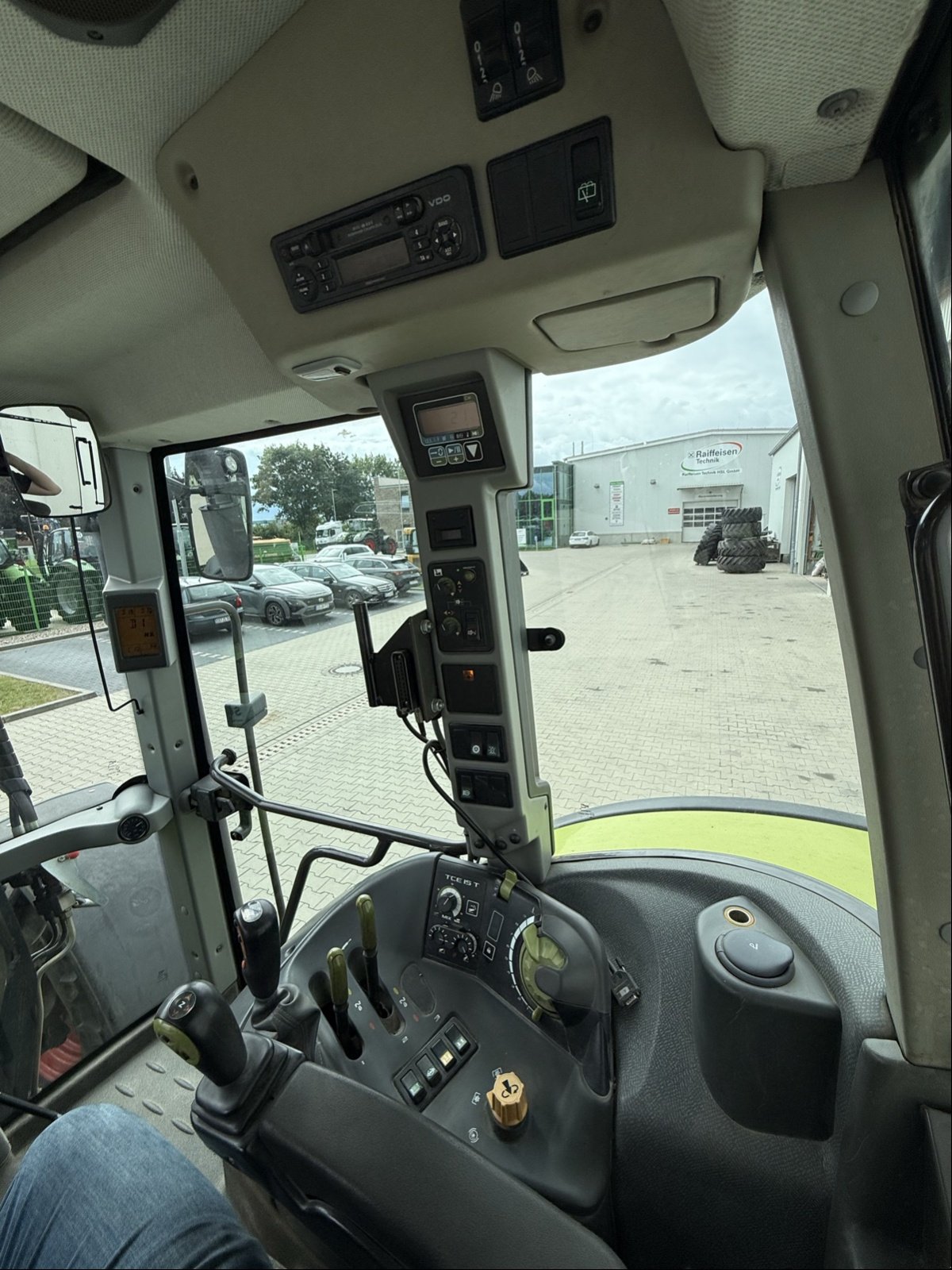 Traktor des Typs CLAAS Ares 657 ATZ, Gebrauchtmaschine in Elmenhorst-Lanken (Bild 13)