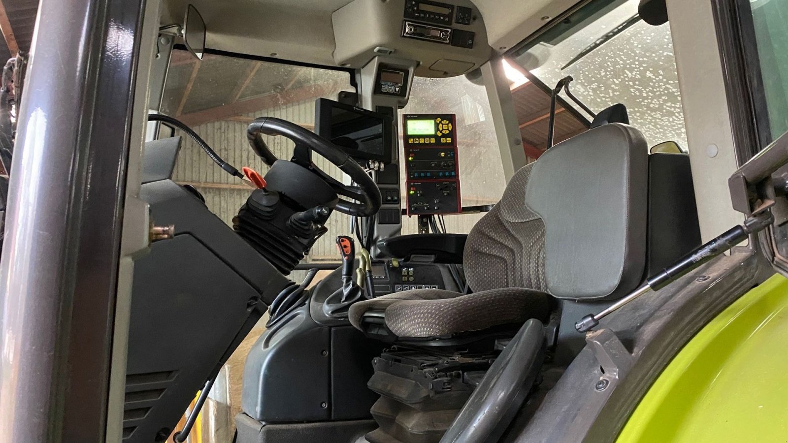 Traktor типа CLAAS Ares 697 ATZ med GPS Auto steer med ratløsning, Gebrauchtmaschine в Kjellerup (Фотография 3)