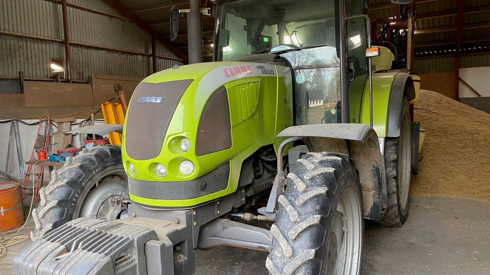 Traktor типа CLAAS Ares 697 ATZ med GPS Auto steer med ratløsning, Gebrauchtmaschine в Kjellerup (Фотография 2)