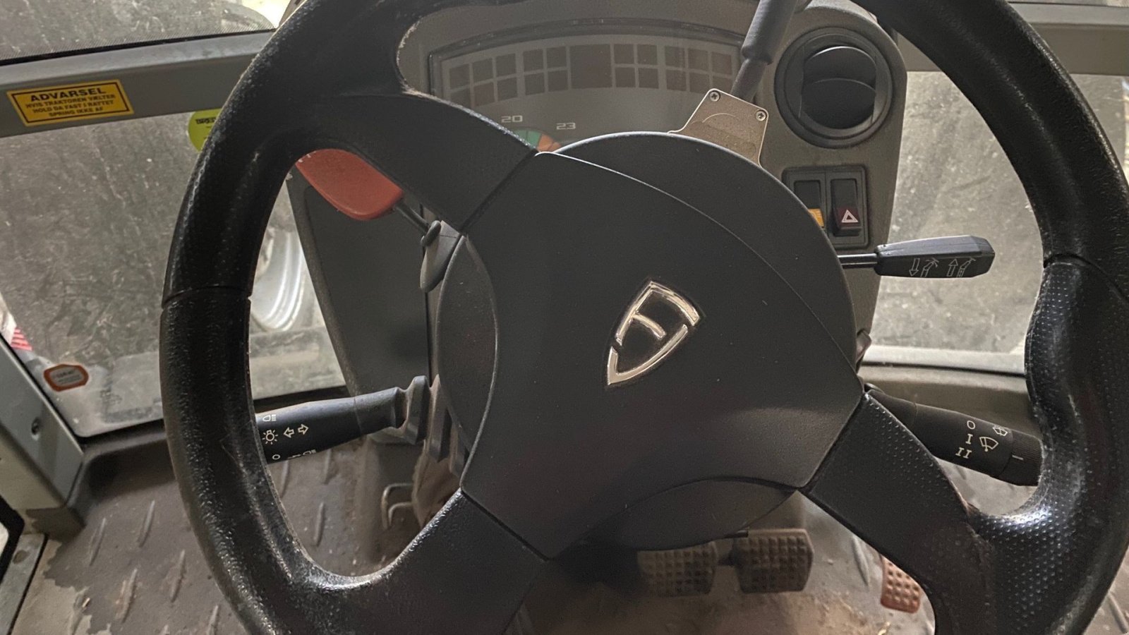 Traktor типа CLAAS Ares 697 ATZ med GPS Auto steer med ratløsning, Gebrauchtmaschine в Kjellerup (Фотография 5)