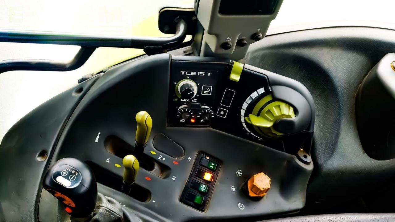 Traktor типа CLAAS Ares 697 ATZ, Gebrauchtmaschine в Hamburg (Фотография 13)