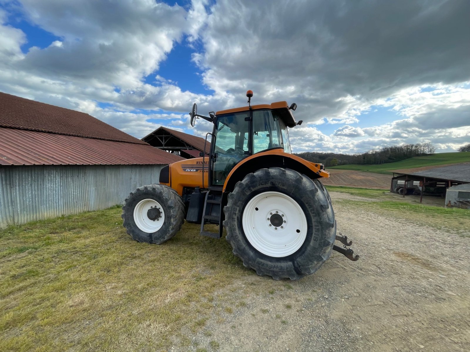 Traktor del tipo CLAAS ARES 715 RZ, Gebrauchtmaschine en ORLEIX (Imagen 7)