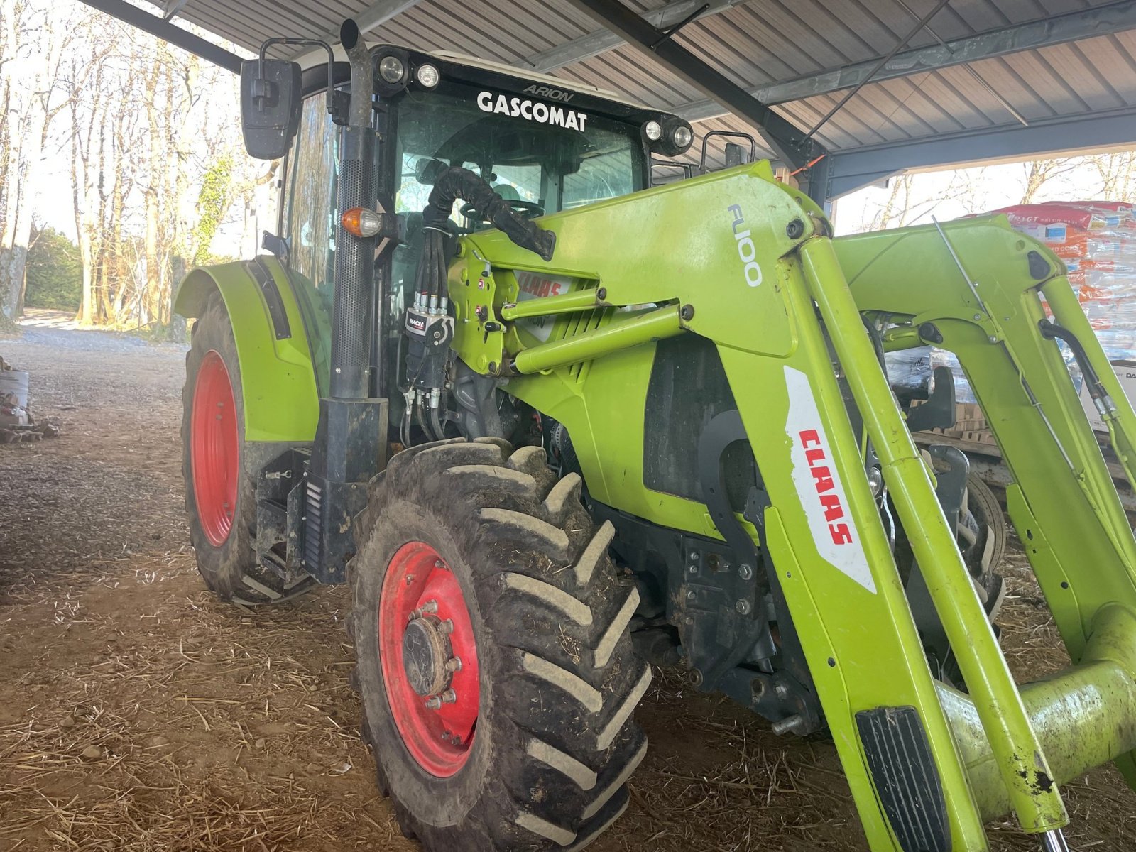 Traktor от тип CLAAS ARION 410 SUR MESURE, Gebrauchtmaschine в ORLEIX (Снимка 4)