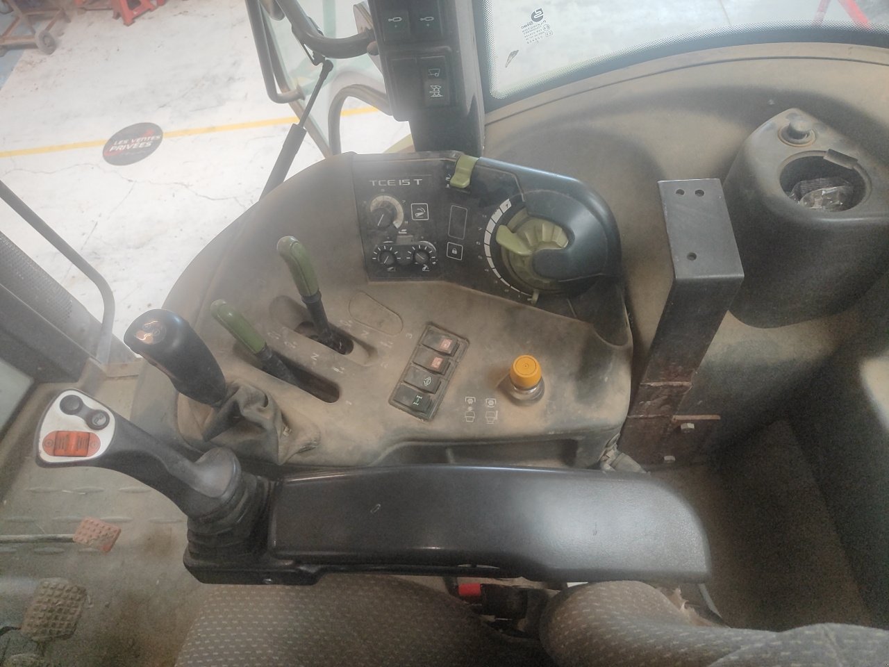 Traktor типа CLAAS ARION 410, Gebrauchtmaschine в Lérouville (Фотография 8)