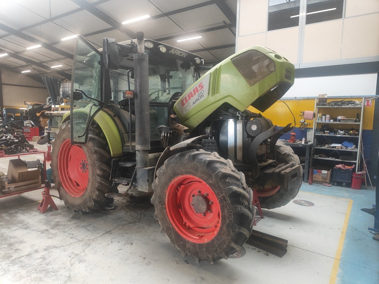 Traktor типа CLAAS ARION 410, Gebrauchtmaschine в Lérouville (Фотография 2)