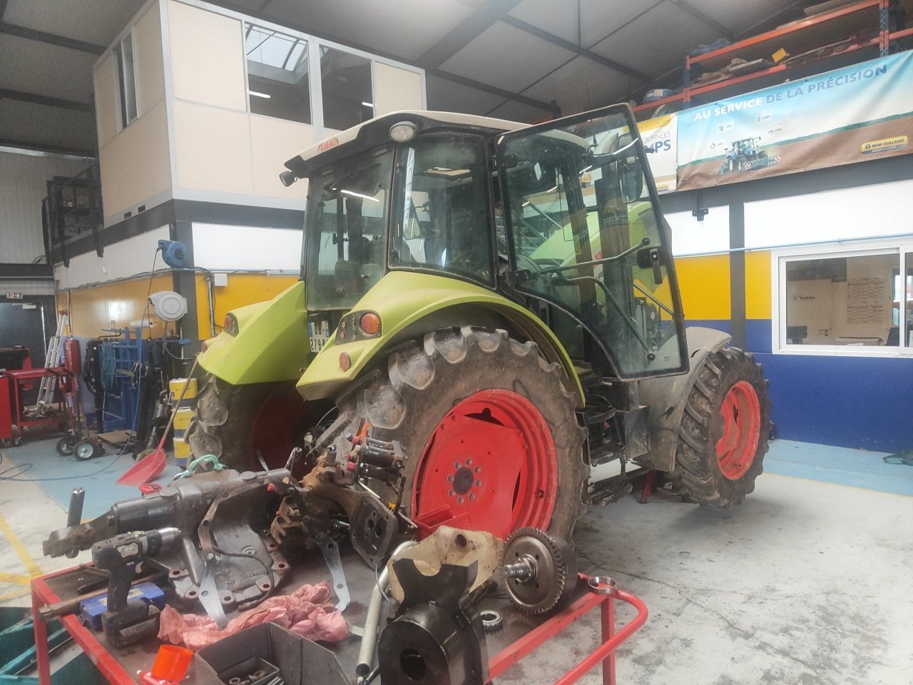 Traktor типа CLAAS ARION 410, Gebrauchtmaschine в Lérouville (Фотография 3)