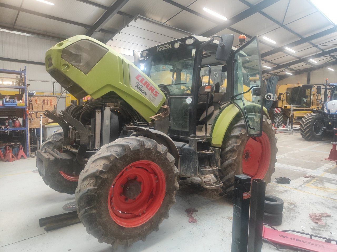 Traktor типа CLAAS ARION 410, Gebrauchtmaschine в Lérouville (Фотография 1)