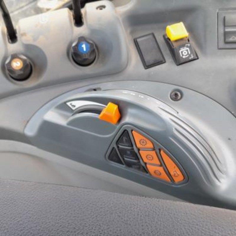 Traktor typu CLAAS ARION 410, Gebrauchtmaschine w Belleville sur Meuse (Zdjęcie 2)