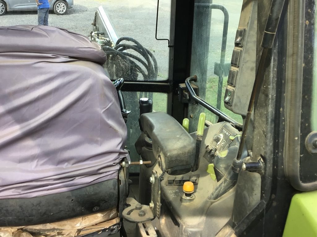 Traktor of the type CLAAS ARION 410, Gebrauchtmaschine in SAINTE GENEVIEVE SUR AGENCE (Picture 6)