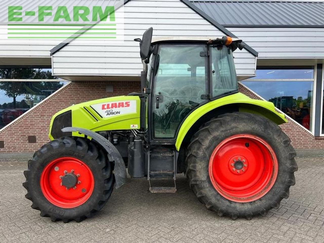 Traktor des Typs CLAAS arion 410, Gebrauchtmaschine in ag BROEKLAND (Bild 2)