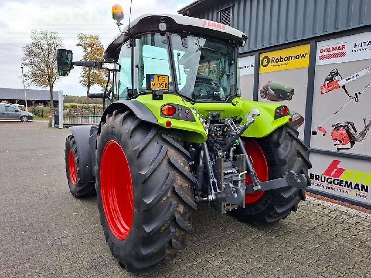 Traktor of the type CLAAS arion 410, Gebrauchtmaschine in ag BROEKLAND (Picture 3)