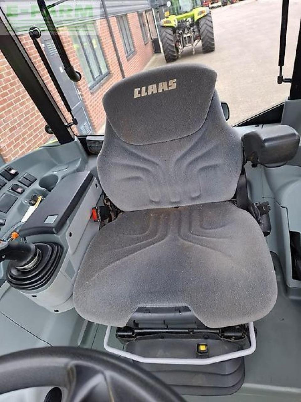 Traktor of the type CLAAS arion 410, Gebrauchtmaschine in ag BROEKLAND (Picture 11)