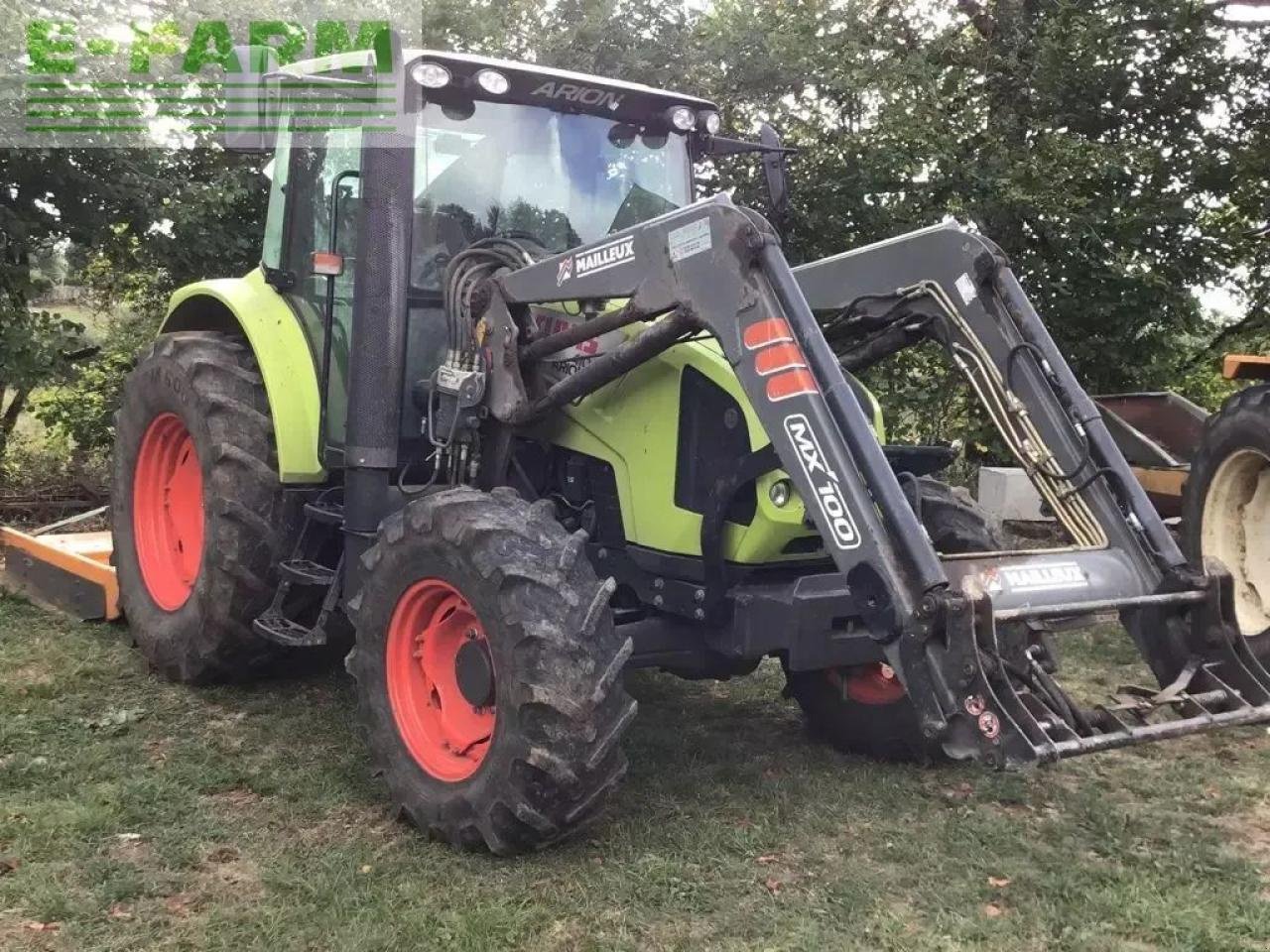 Traktor Türe ait CLAAS arion 410, Gebrauchtmaschine içinde SAINTE-GENEVIÈVE-SUR-ARGENCE (resim 1)