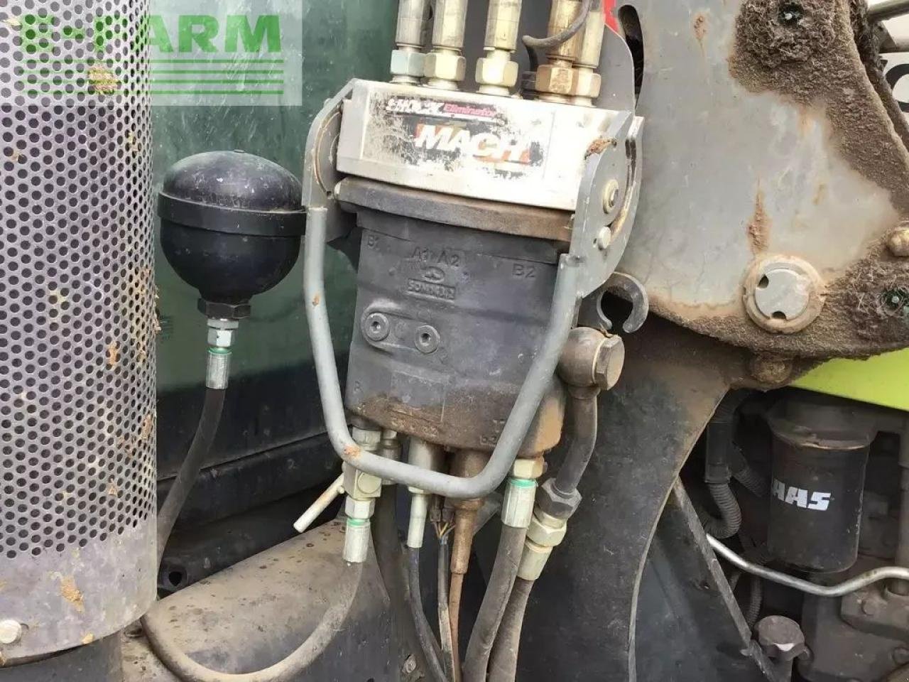 Traktor Türe ait CLAAS arion 410, Gebrauchtmaschine içinde SAINTE-GENEVIÈVE-SUR-ARGENCE (resim 4)