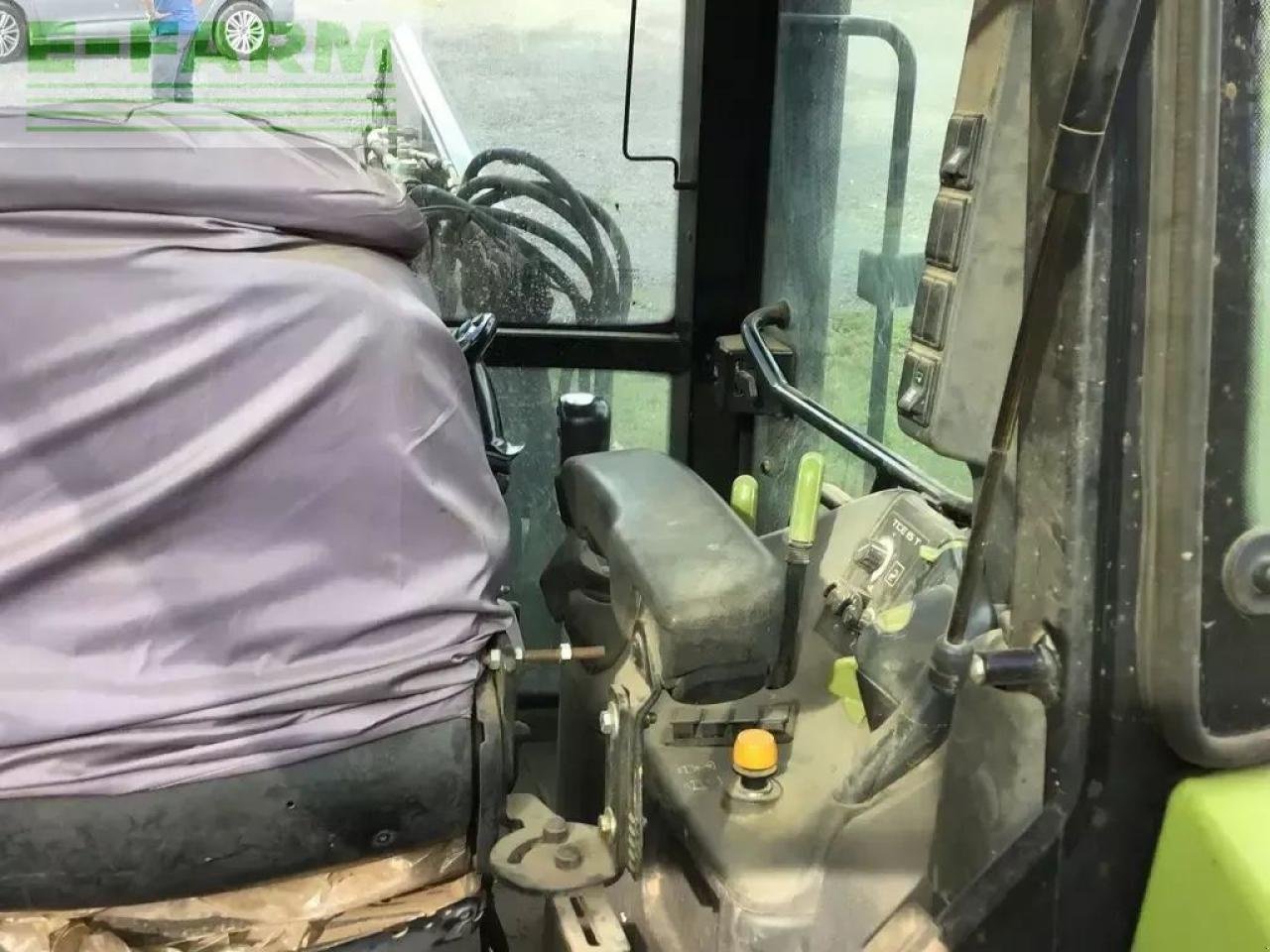 Traktor del tipo CLAAS arion 410, Gebrauchtmaschine en SAINTE-GENEVIÈVE-SUR-ARGENCE (Imagen 6)