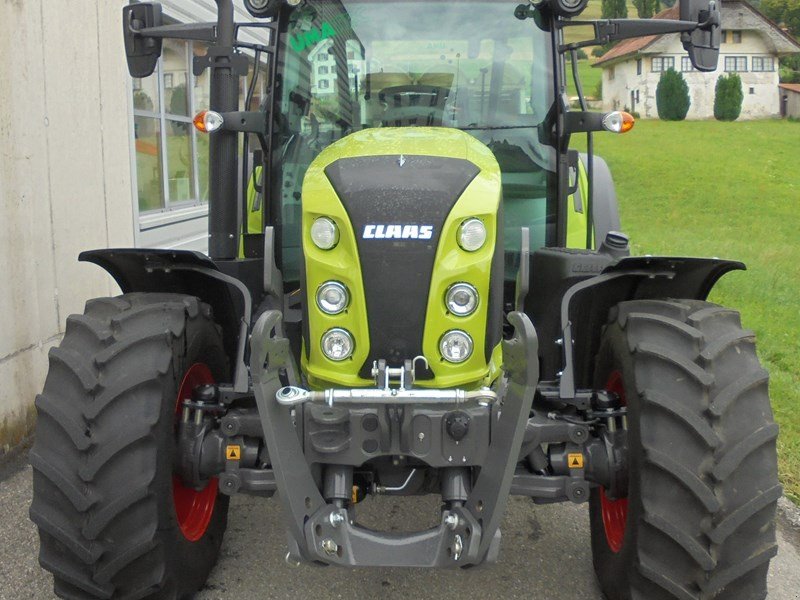 Traktor des Typs CLAAS Arion 410, Ausstellungsmaschine in Domdidier (Bild 1)