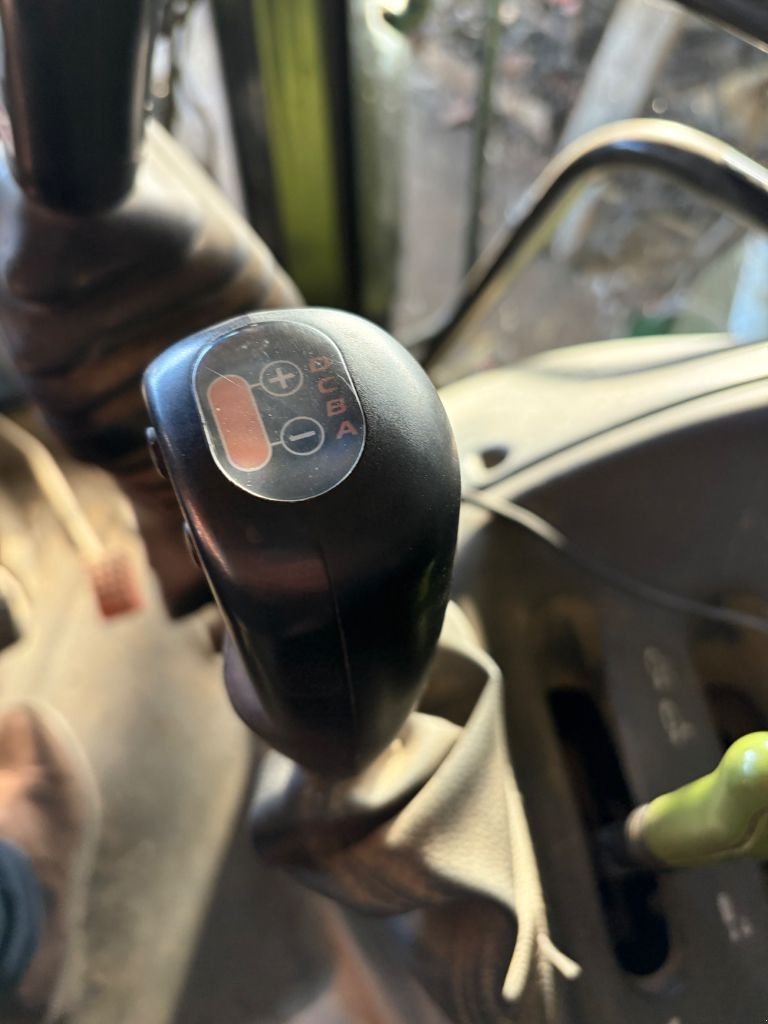 Traktor des Typs CLAAS ARION 410, Gebrauchtmaschine in SAINT JAMES (Bild 9)