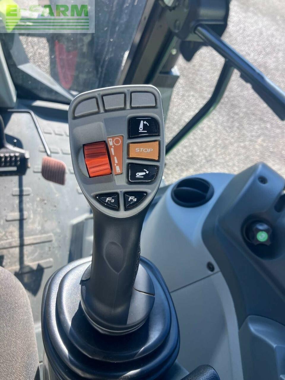 Traktor типа CLAAS arion 420 (a32/200), Gebrauchtmaschine в ST ANDIOL (Фотография 17)