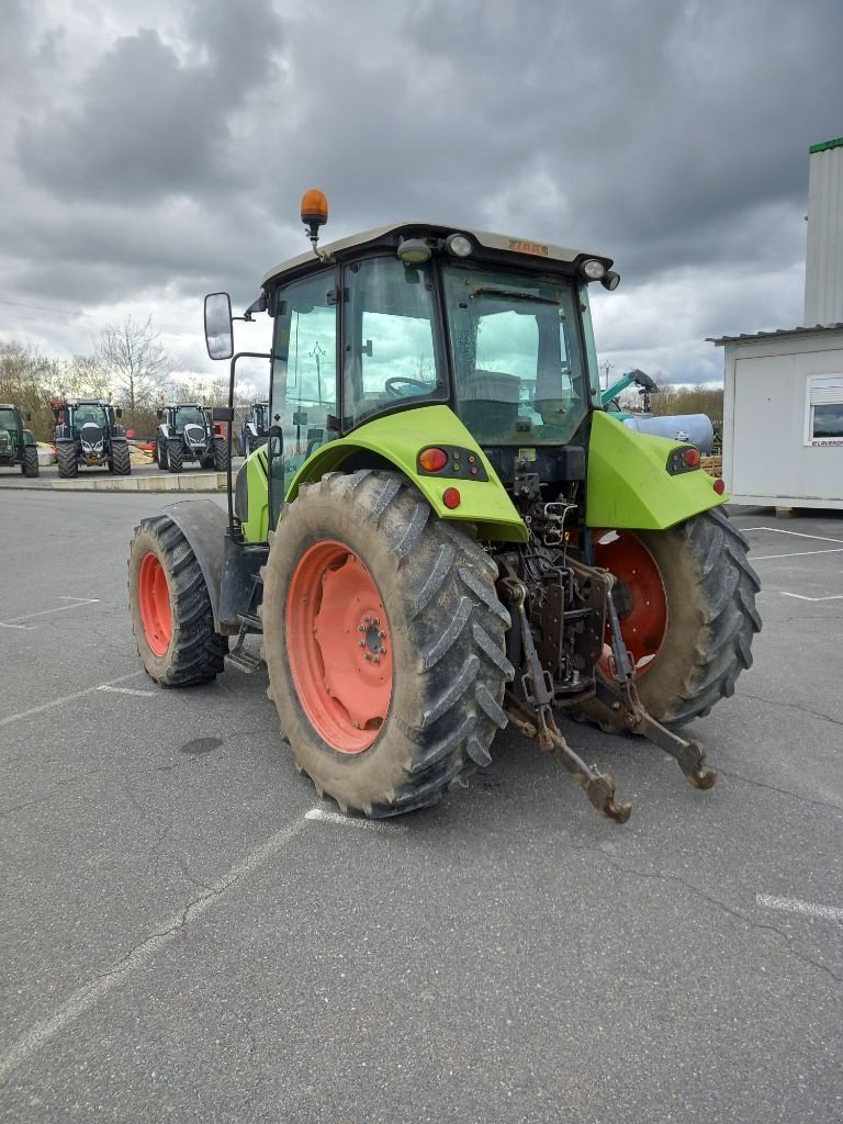 Traktor du type CLAAS ARION 420 C, Gebrauchtmaschine en Saint-Rémy (Photo 4)