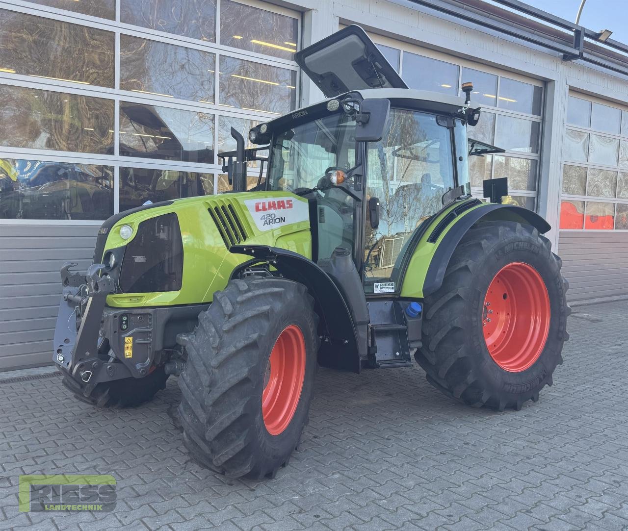 Traktor типа CLAAS ARION 420 CIS A32, Gebrauchtmaschine в Homberg/Ohm - Maulbach (Фотография 2)