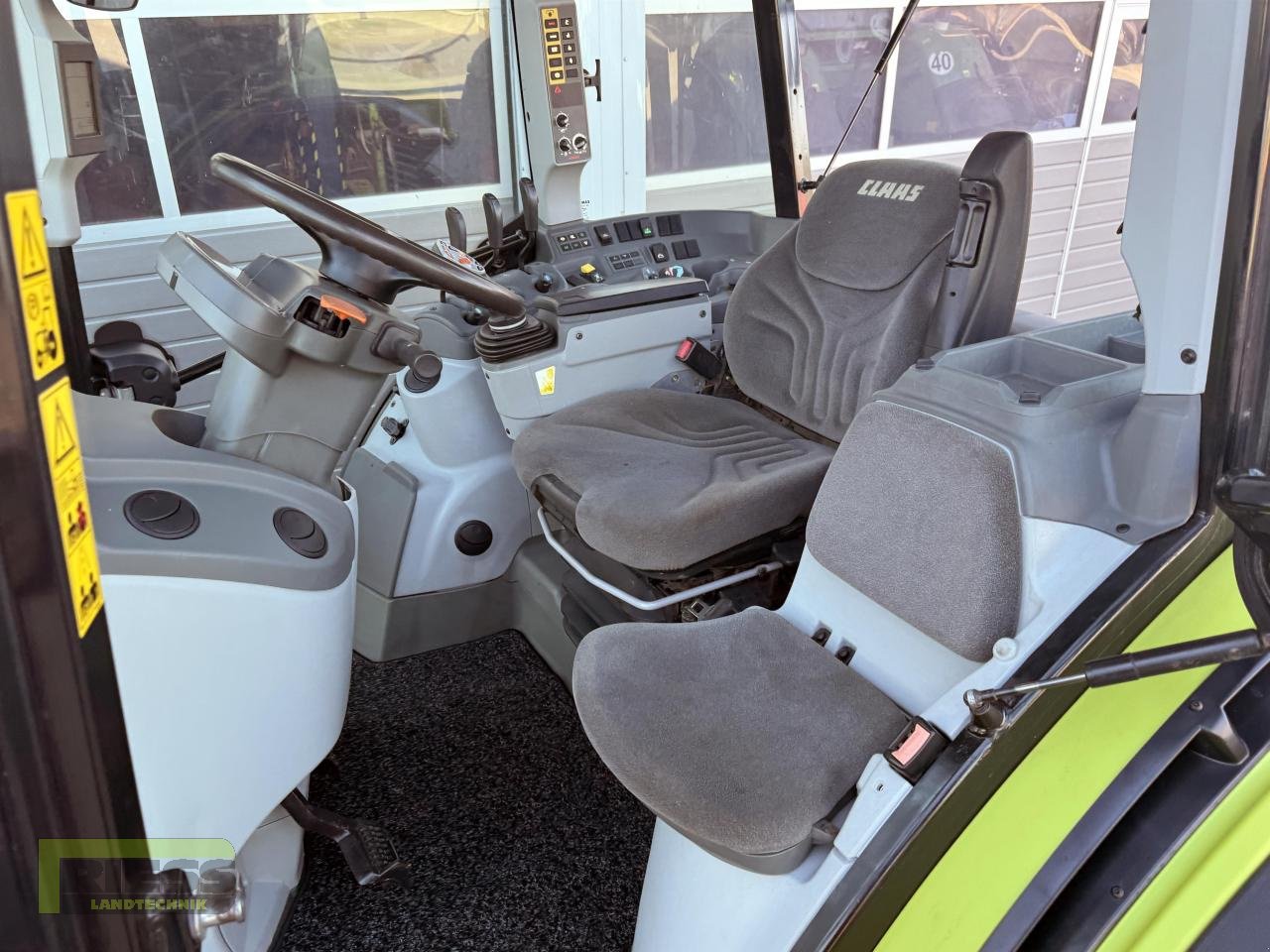 Traktor типа CLAAS ARION 420 CIS A32, Gebrauchtmaschine в Homberg/Ohm - Maulbach (Фотография 4)