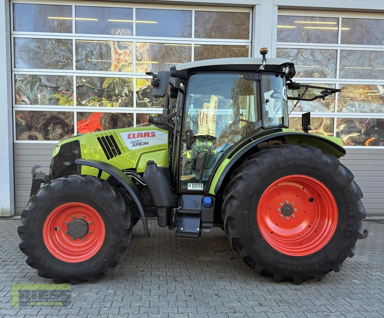 Traktor типа CLAAS ARION 420 CIS A32, Gebrauchtmaschine в Homberg/Ohm - Maulbach (Фотография 8)