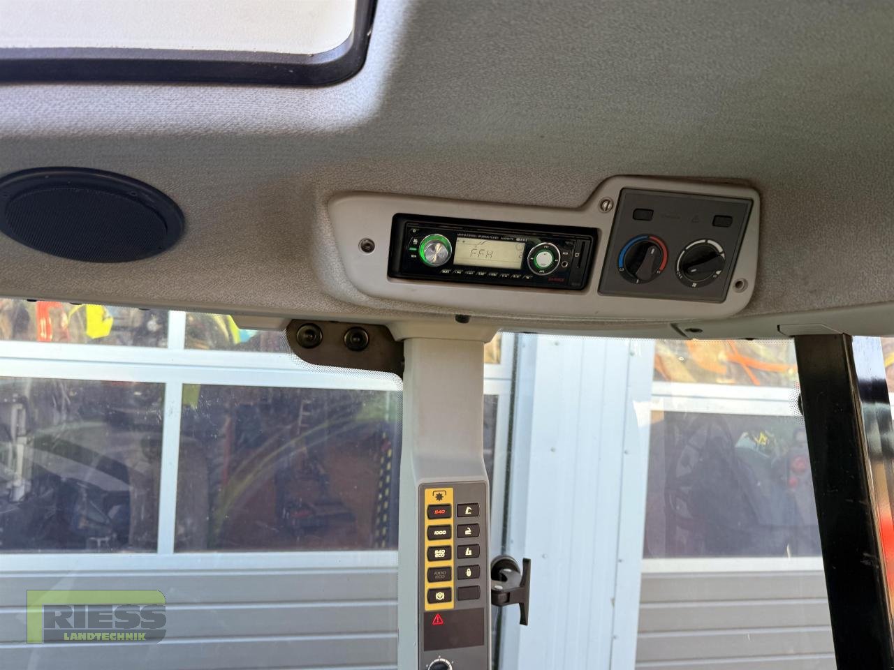 Traktor типа CLAAS ARION 420 CIS A32, Gebrauchtmaschine в Homberg/Ohm - Maulbach (Фотография 12)