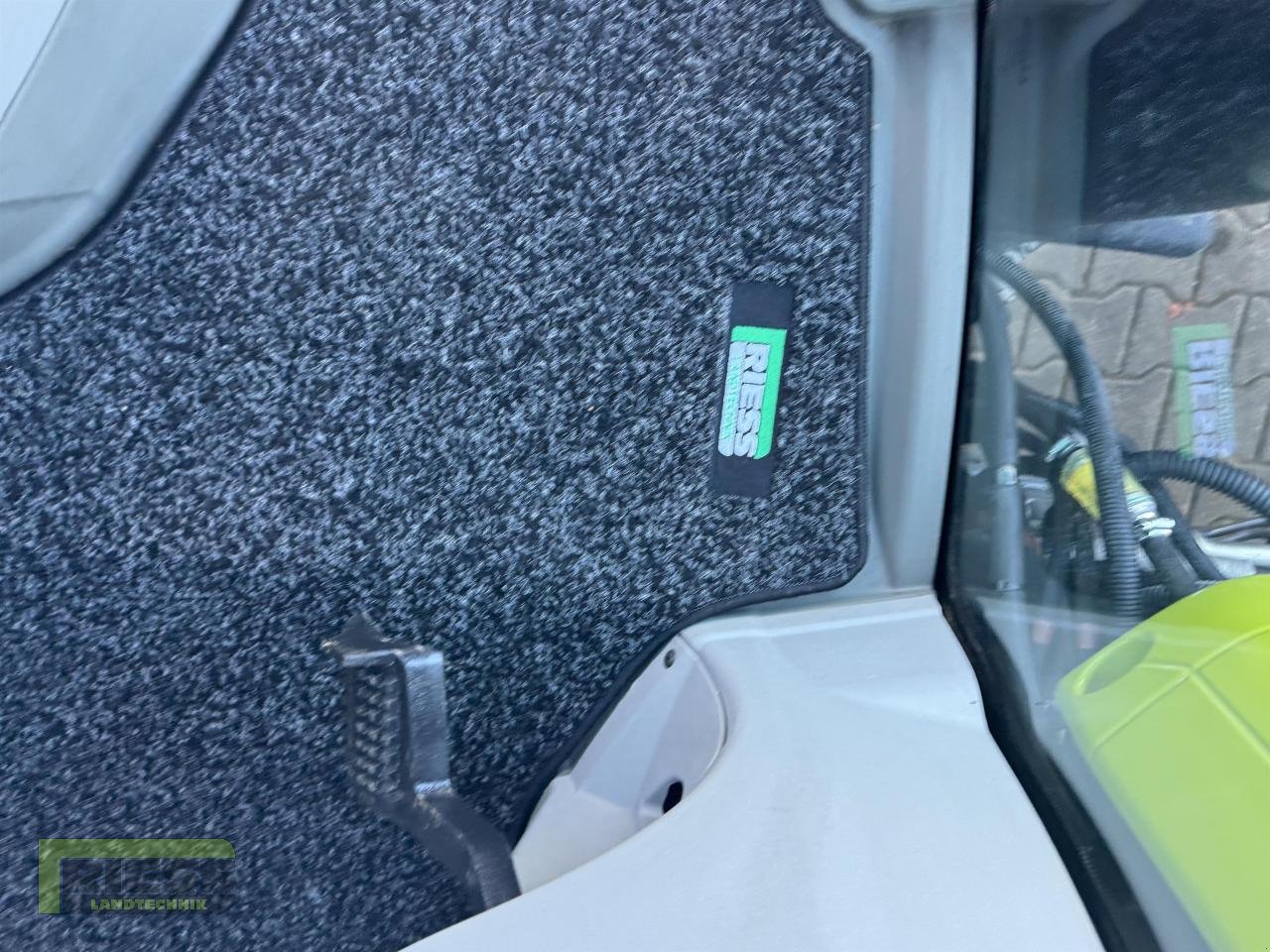 Traktor типа CLAAS ARION 420 CIS A32, Gebrauchtmaschine в Homberg/Ohm - Maulbach (Фотография 22)