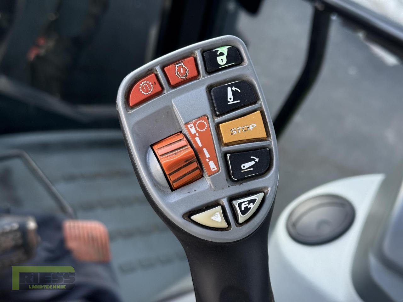 Traktor a típus CLAAS ARION 420 CIS  FL 100, Gebrauchtmaschine ekkor: Homberg/Ohm - Maulbach (Kép 14)