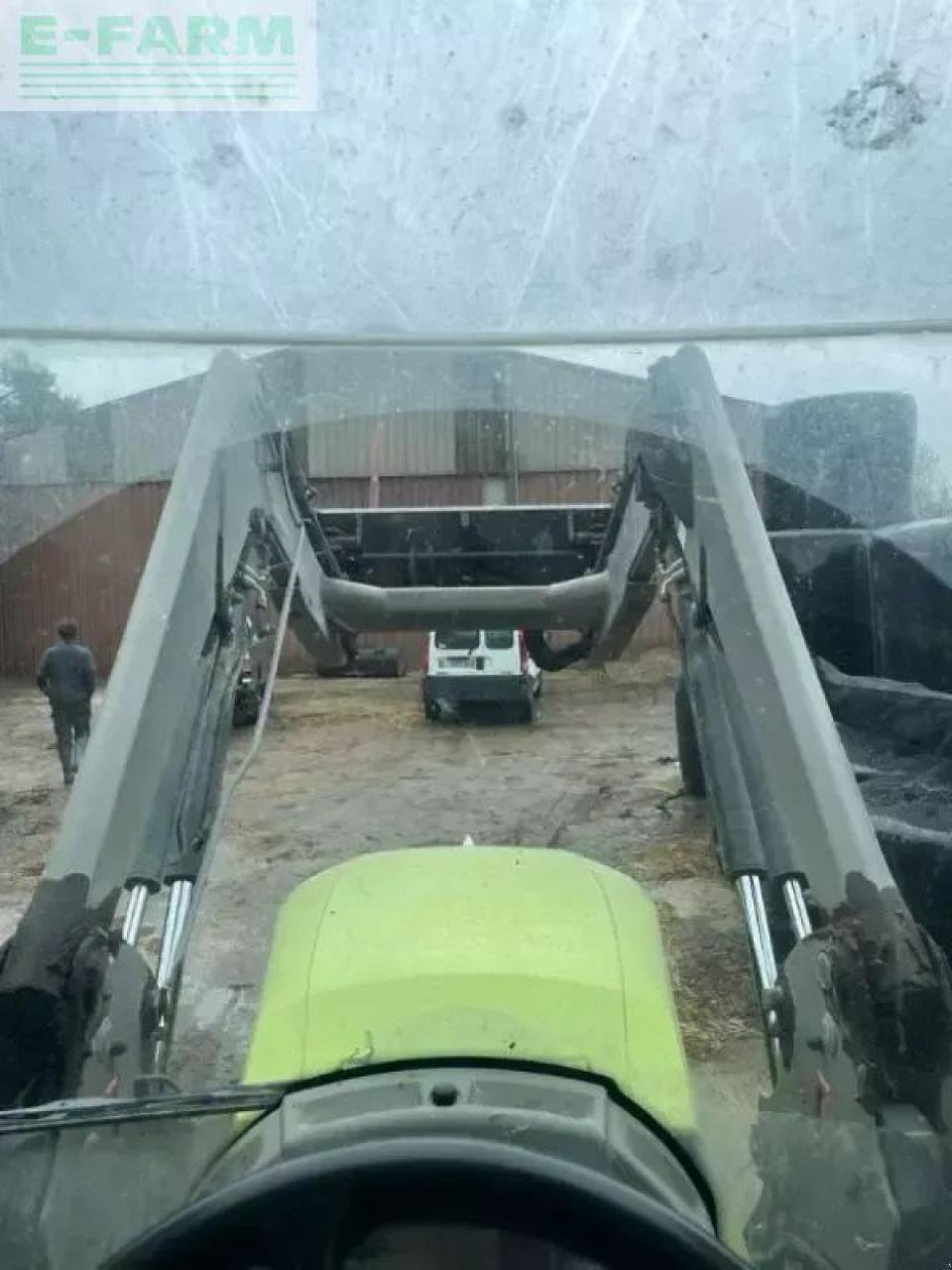 Traktor van het type CLAAS arion 420 cis, Gebrauchtmaschine in SAINTE-GENEVIÈVE-SUR-ARGENCE (Foto 4)