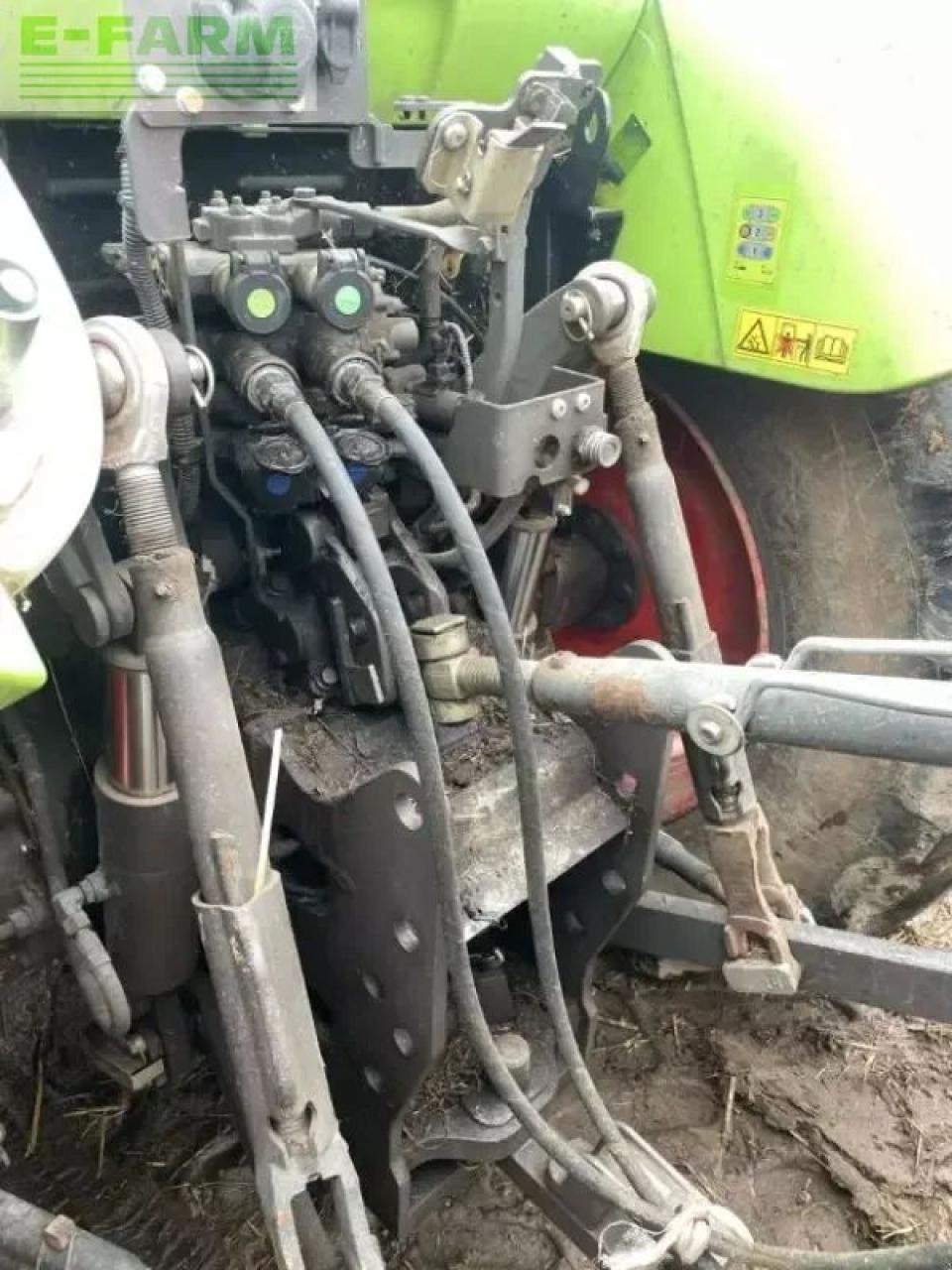 Traktor van het type CLAAS arion 420 cis, Gebrauchtmaschine in SAINTE-GENEVIÈVE-SUR-ARGENCE (Foto 6)