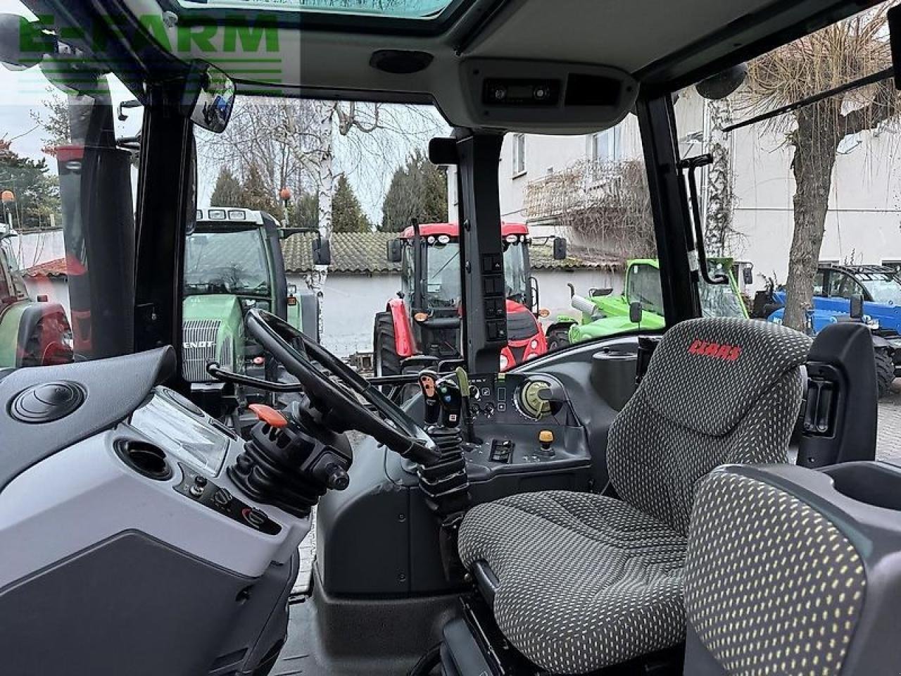Traktor des Typs CLAAS arion 420 cis, Gebrauchtmaschine in DAMAS?AWEK (Bild 11)