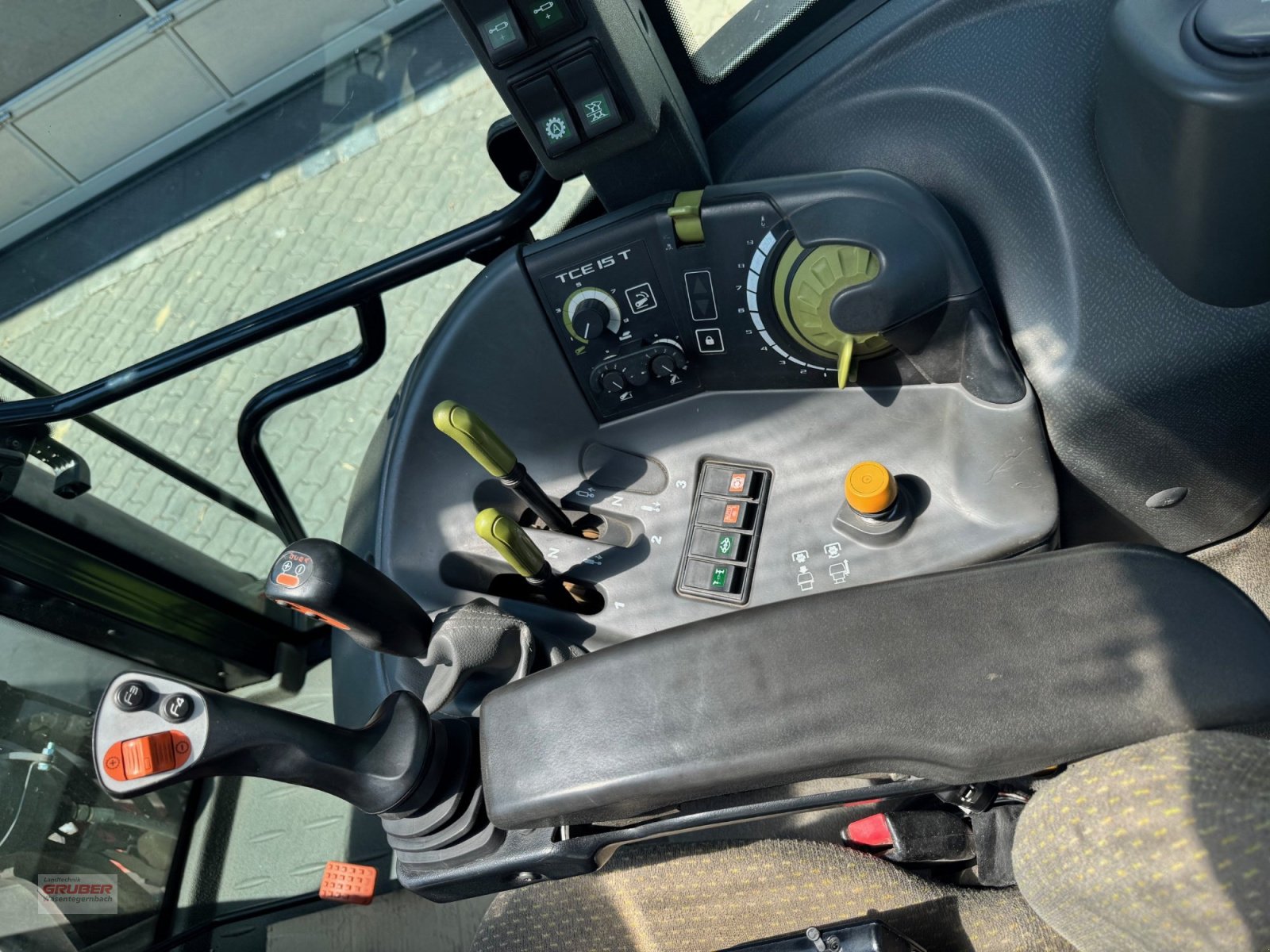 Traktor типа CLAAS Arion 420 CIS, Gebrauchtmaschine в Dorfen (Фотография 11)