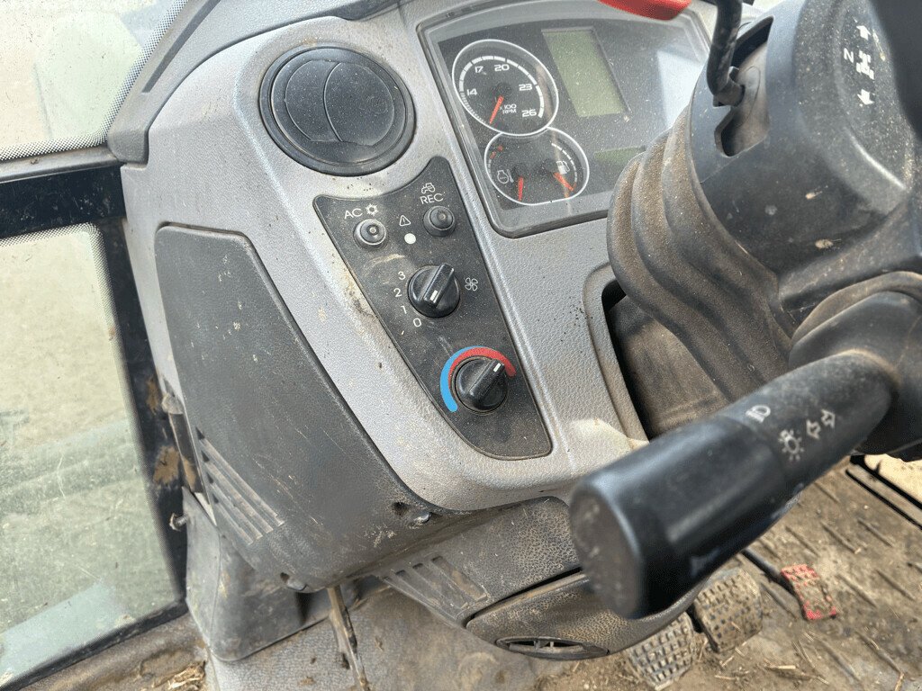 Traktor of the type CLAAS ARION 420 CIS, Gebrauchtmaschine in Feurs (Picture 9)