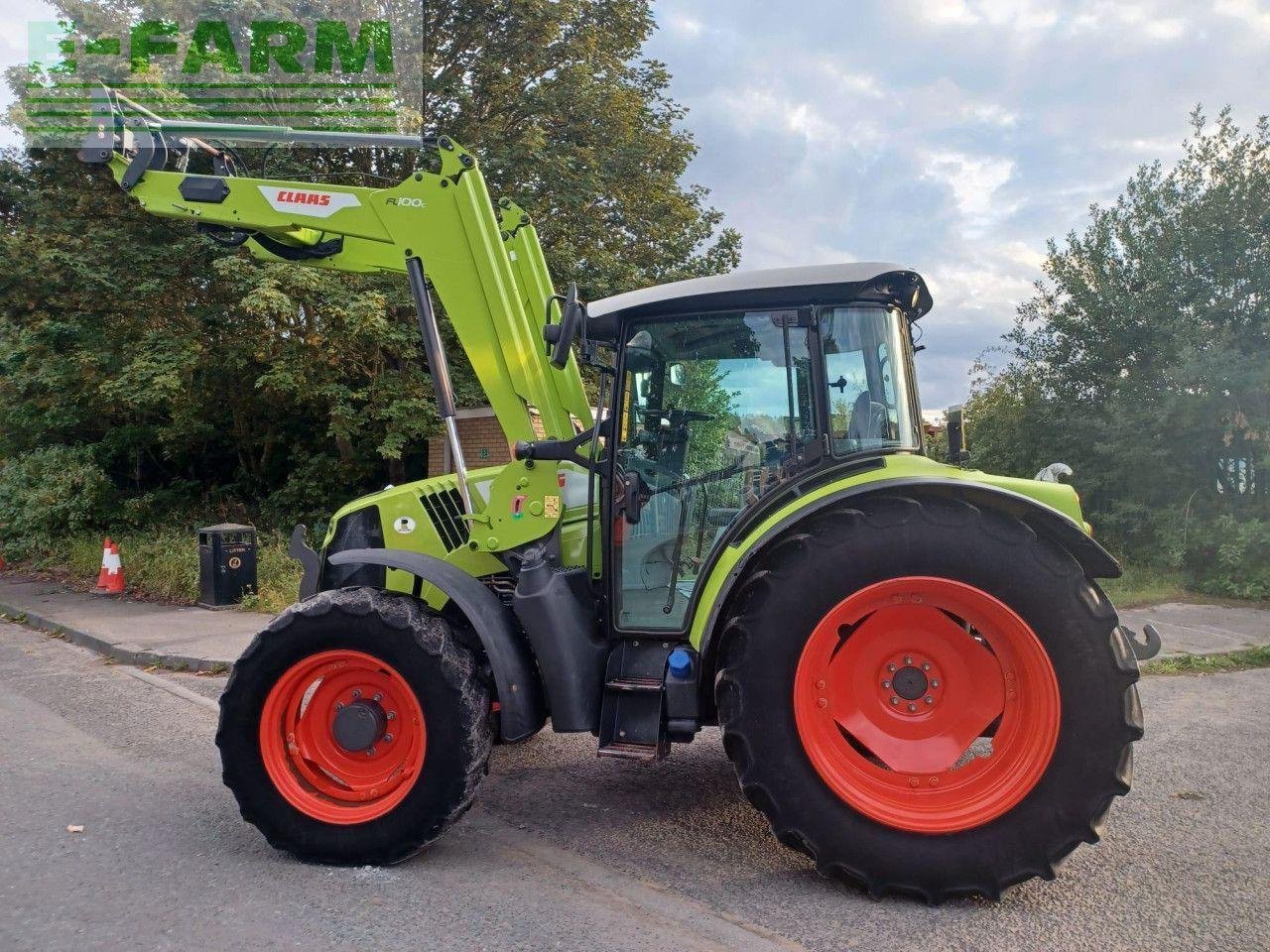 Traktor типа CLAAS ARION 420 CLASSIC, Gebrauchtmaschine в BOWBURN (Фотография 1)