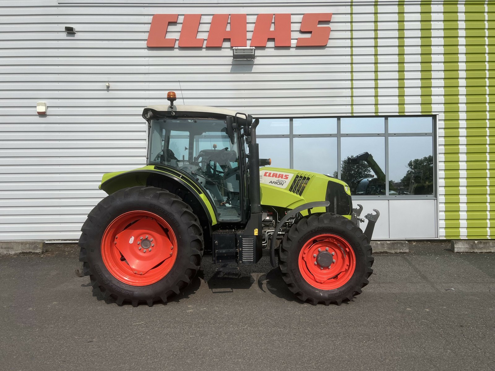 Traktor типа CLAAS ARION 420 M, Gebrauchtmaschine в Gannat (Фотография 9)