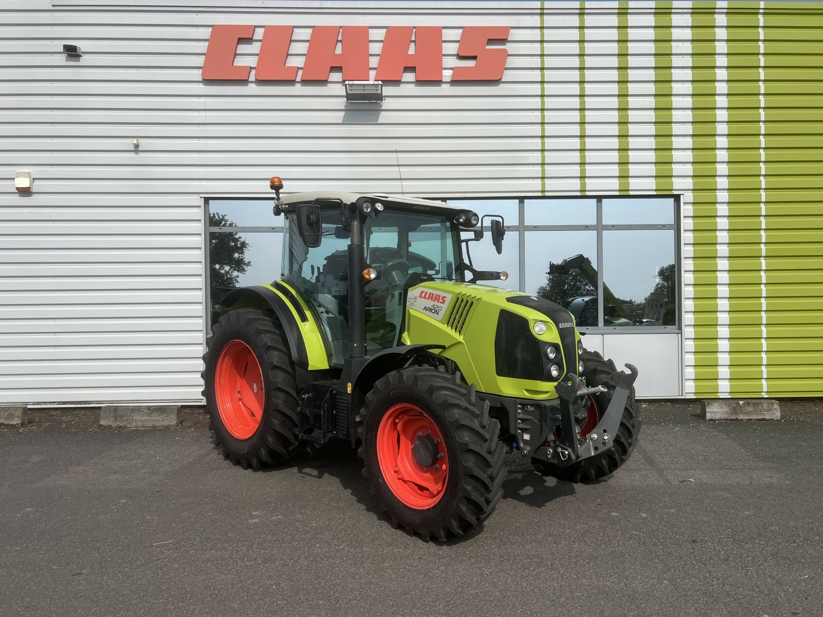 Traktor типа CLAAS ARION 420 M, Gebrauchtmaschine в Gannat (Фотография 1)