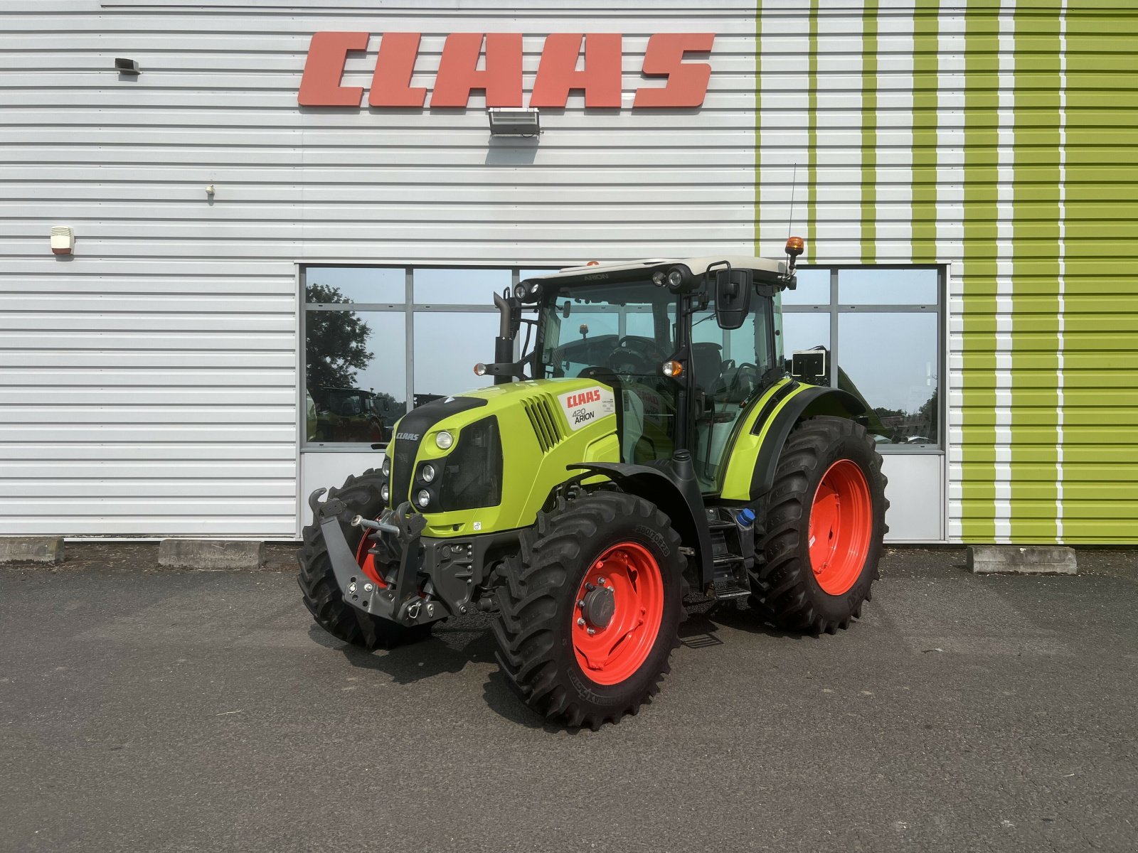 Traktor типа CLAAS ARION 420 M, Gebrauchtmaschine в Gannat (Фотография 3)