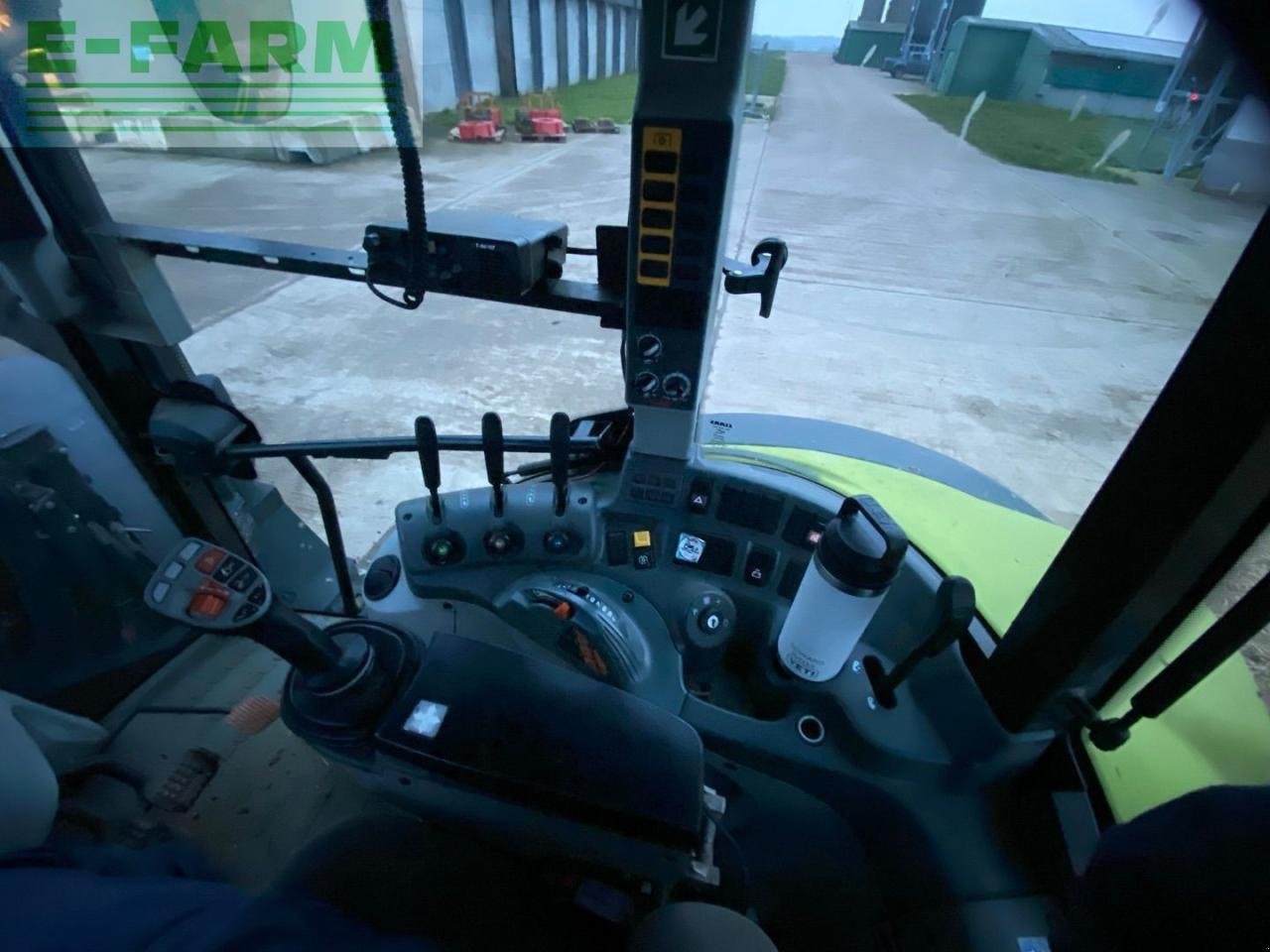 Traktor от тип CLAAS ARION 420 MR, Gebrauchtmaschine в BURY ST EDMUNDS (Снимка 4)