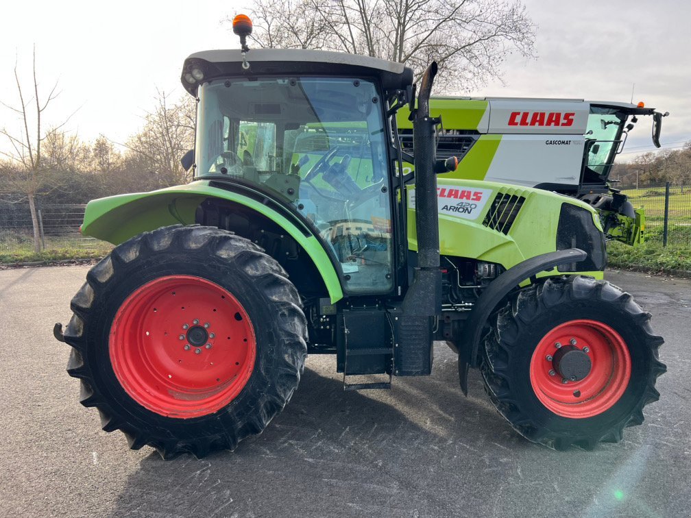 Traktor tipa CLAAS ARION 420 MUNICIPALIT, Gebrauchtmaschine u SAINT GAUDENS (Slika 3)